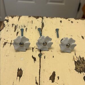Metal/Ceramic White Flower Knobs with Screws